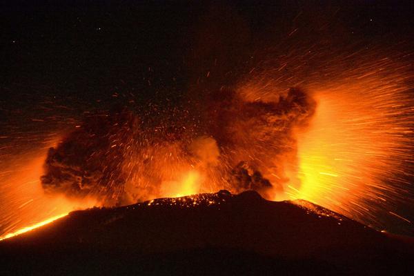 老詹與布朗尼互動：看到比賽強度了吧？只要專注于打球就行